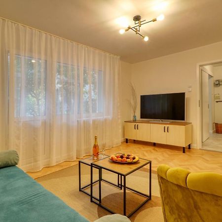 Quito Apartment - Stylish & Quiet Bukares Bagian luar foto