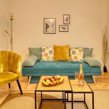 Quito Apartment - Stylish & Quiet Bukares Bagian luar foto