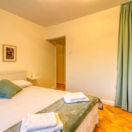 Quito Apartment - Stylish & Quiet Bukares Bagian luar foto