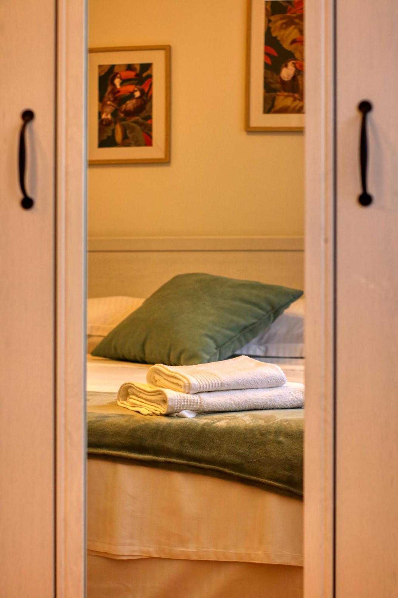 Quito Apartment - Stylish & Quiet Bukares Bagian luar foto