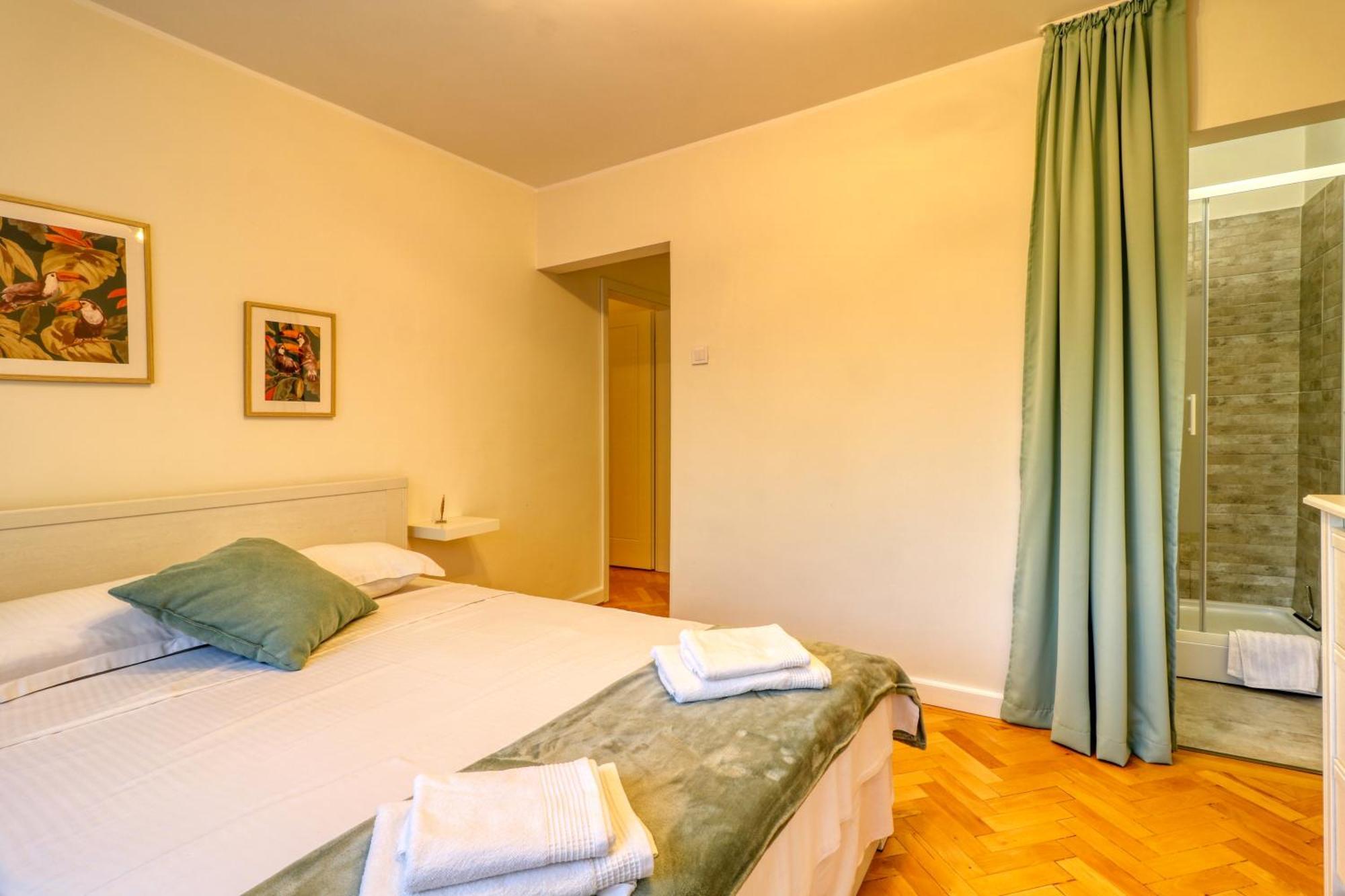 Quito Apartment - Stylish & Quiet Bukares Bagian luar foto