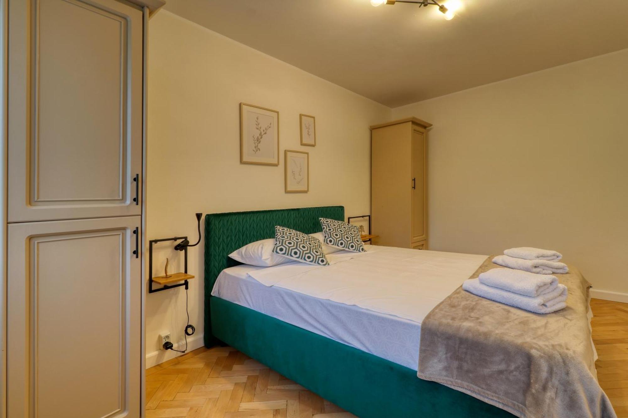Quito Apartment - Stylish & Quiet Bukares Bagian luar foto