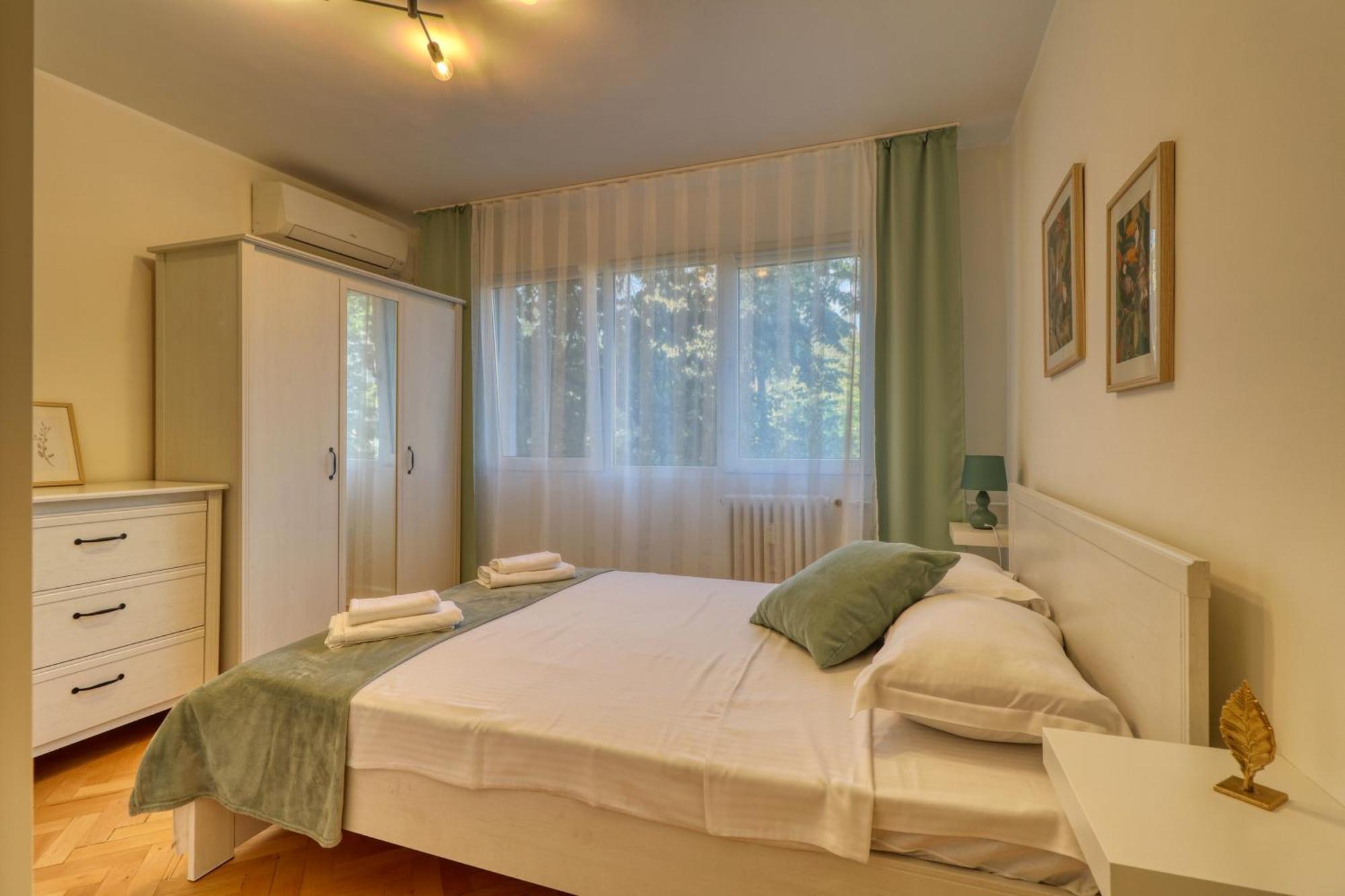 Quito Apartment - Stylish & Quiet Bukares Bagian luar foto